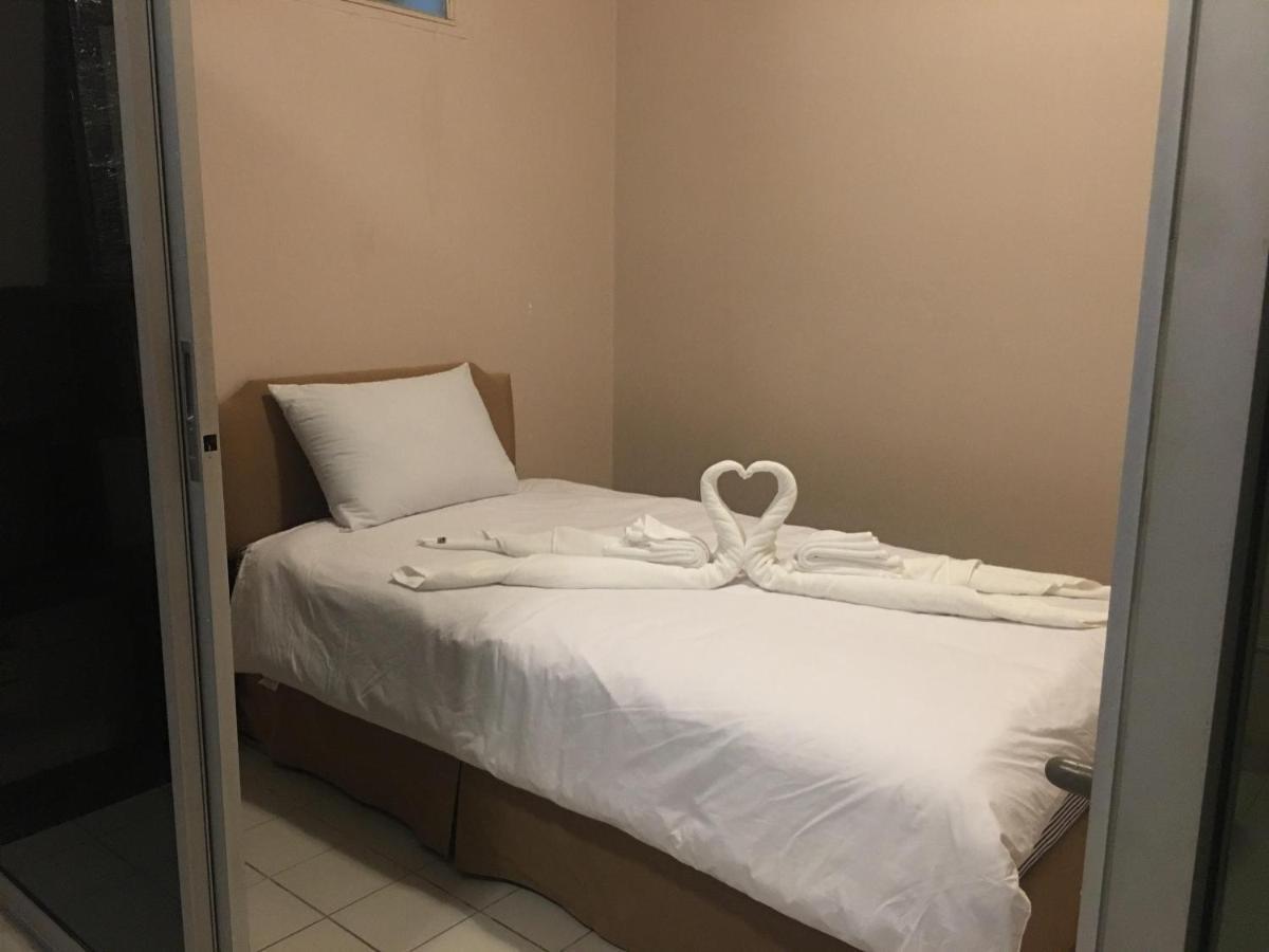 Bed At Beach Hostel Phuket Exterior photo